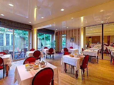 Logis Du Chateau Hotel